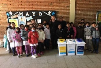 D&Iacute;A DEL RECICLAJE: ECOCANJE POR &Uacute;TILES EN ESCUELA RURAL
