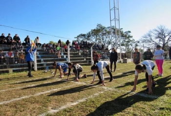 CENTENAR DE CHICOS DE 9 CIUDADES COMPITIERON EN ZONAL DE ATLETISMO