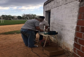 IMPLEMENTAN MEJORAS EN EL SISTEMA DE RIEGO AUTOM&Aacute;TICO DEL POLIDEPORTIVO
