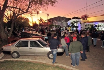 MPACTANTE DESFILE DE AUTOS CL&Aacute;SICOS EN CA&Aacute; CAT&Iacute;