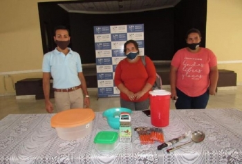 DONAN PREMIO DE CONCURSO Y ADQUIEREN UTENSILIOS PARA COMEDOR