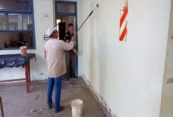 REALIZAN TRABAJOS PARA EMBELLECER ESCUELA N&ordm; 23