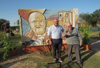 SENTIDO HOMENAJE AL PADRE SENA CON UN MURAL