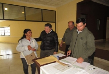 REMATE: ENTREGAN CHEQUES DE REINTEGRO A GANADEROS LOCALES