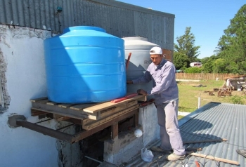 AMPL&Iacute;AN CAPACIDAD PARA ABASTECER AGUA EN POLIDEPORTIVO