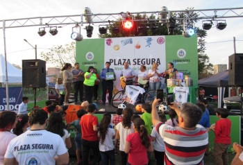 PADRES Y NI&Ntilde;OS SE DIVIRTIERON CON PLAZA SEGURA EN CA&Aacute; CAT&Iacute;