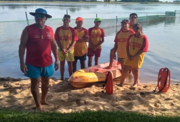 INSTRUYEN A SALVAVIDAS EN RESCATE EN KAYAK